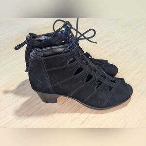 Earth Aurora Peep Toe Lace Up Bootie Comfort Size 8 Black
